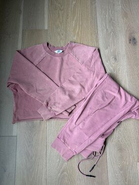 JoyLab Dusty Rose Track Pants & Cropped Sweatshirt Set